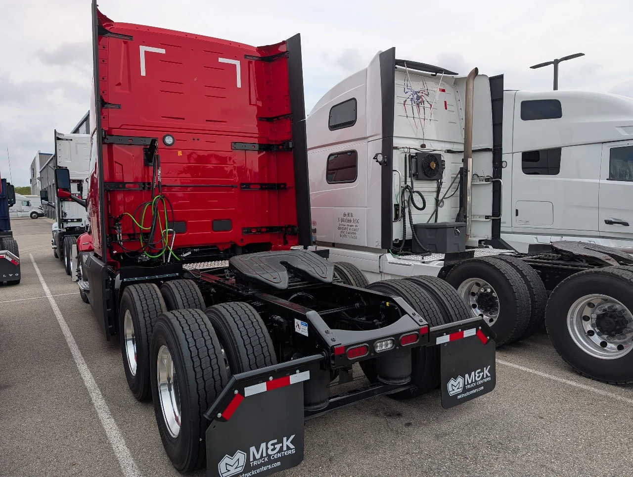 2026 Volvo VNL 860 in Romulus, MI — photo 4