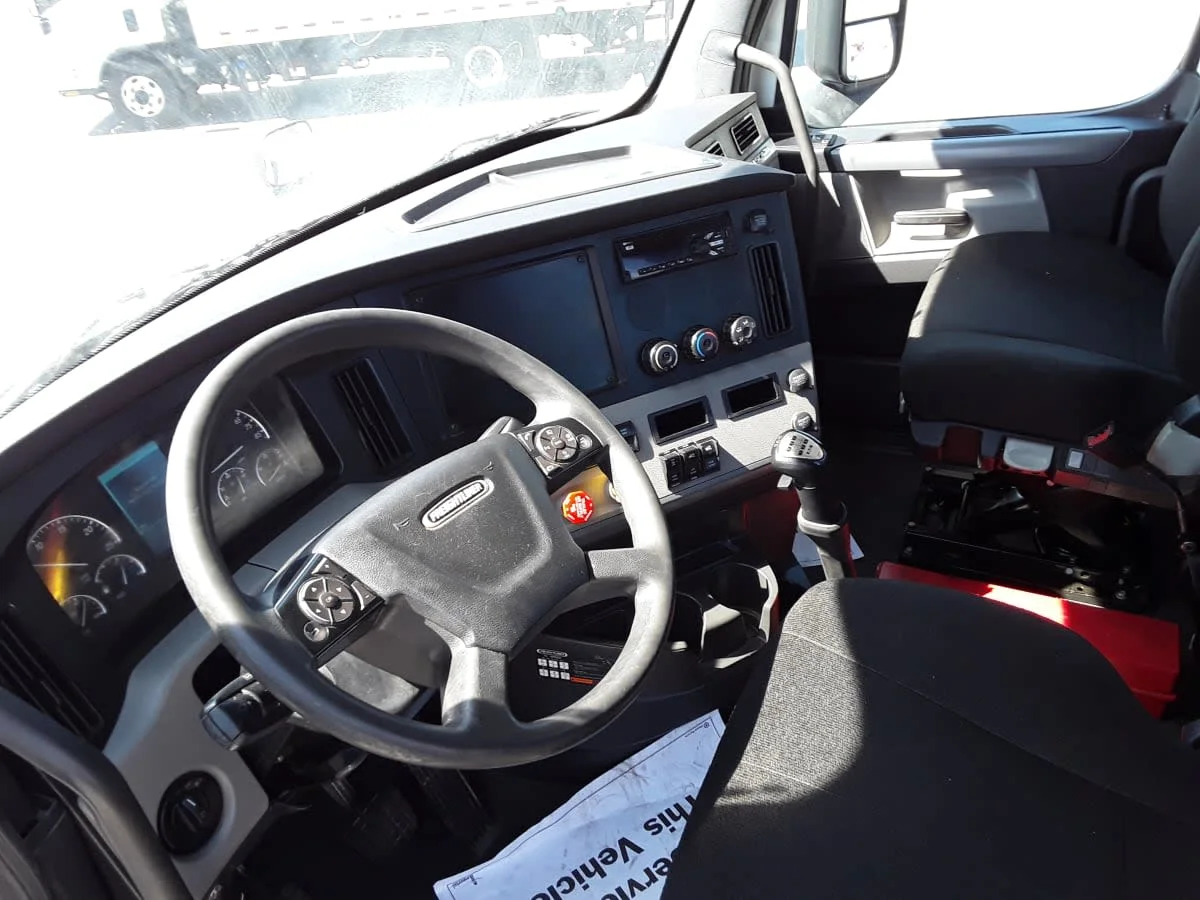 2021 Freightliner Cascadia - image 7