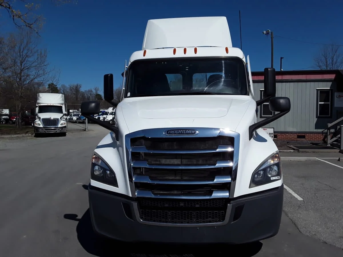 2021 Freightliner Cascadia - image 2