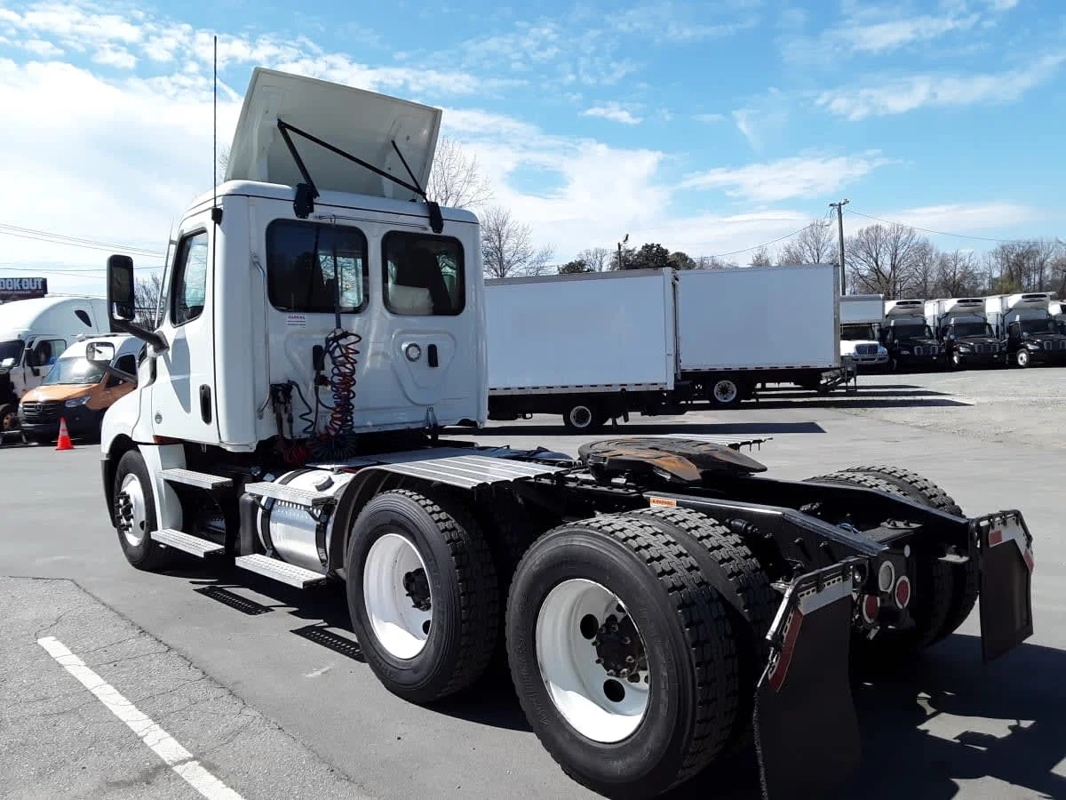 2021 Freightliner Cascadia - image 6