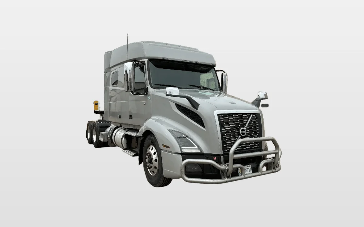 2020 Volvo - image 1