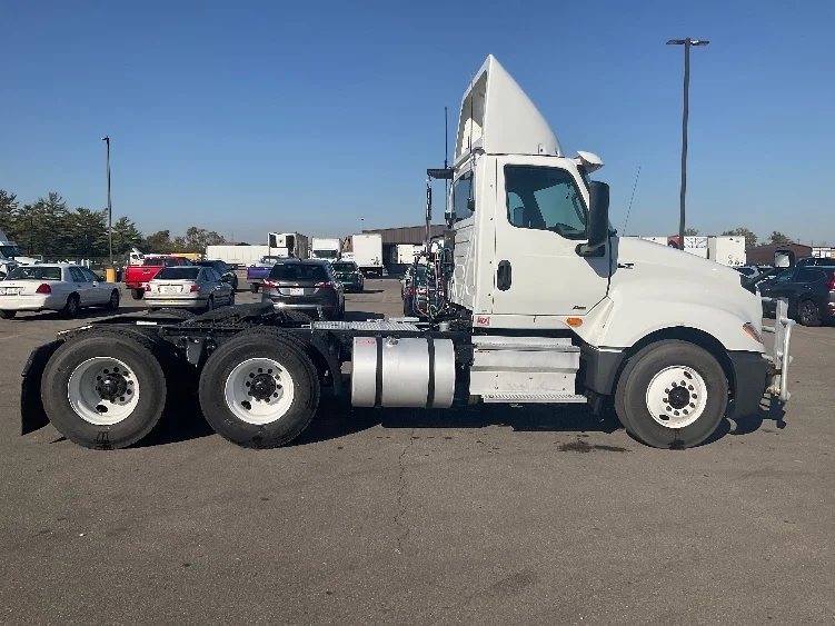 2019 International LT in Cincinnati, OH — photo 8