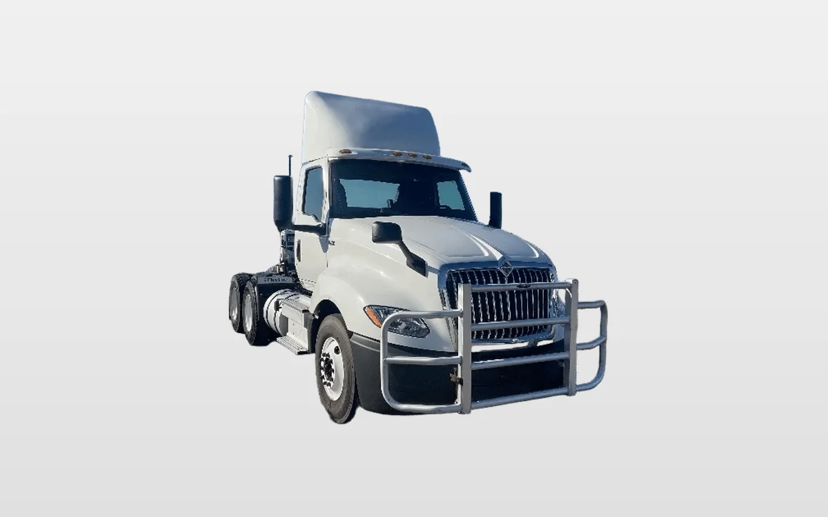 2019 International LT - image 1