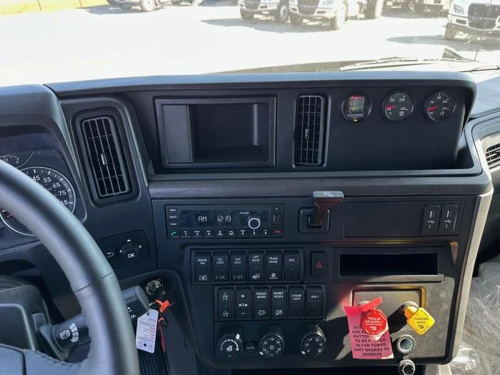 2026 International HX - image 12