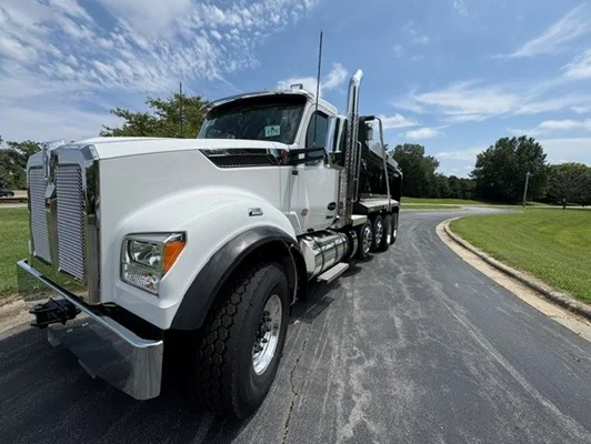 2027 Kenworth T880 in Greensboro, NC — photo 2