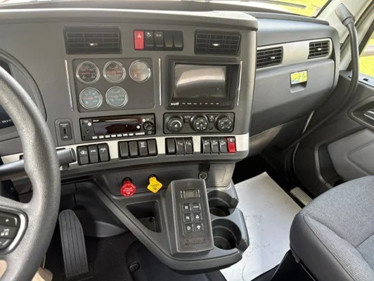 2027 Kenworth T880 in Greensboro, NC — photo 3