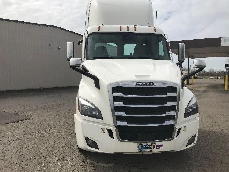 2021 Freightliner Cascadia - image 2