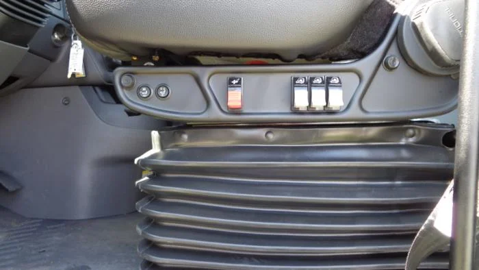 2027 International LT — photo 12