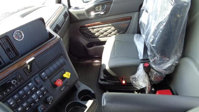 2027 International LT — photo 15