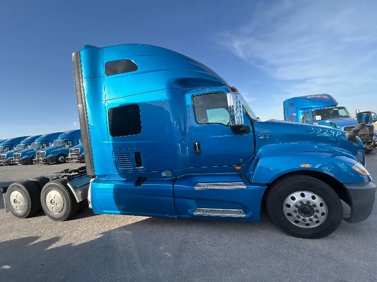 2021 International LT in El Paso, TX — photo 8