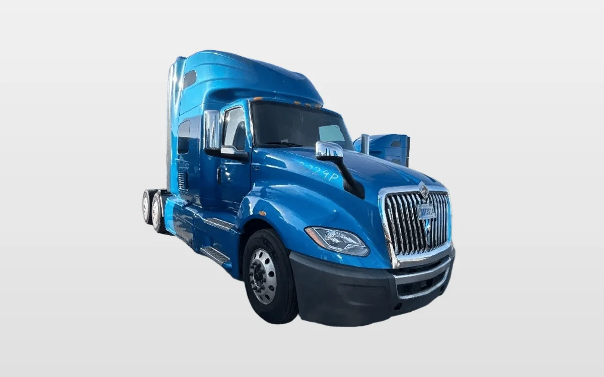 2021 International LT - image 1