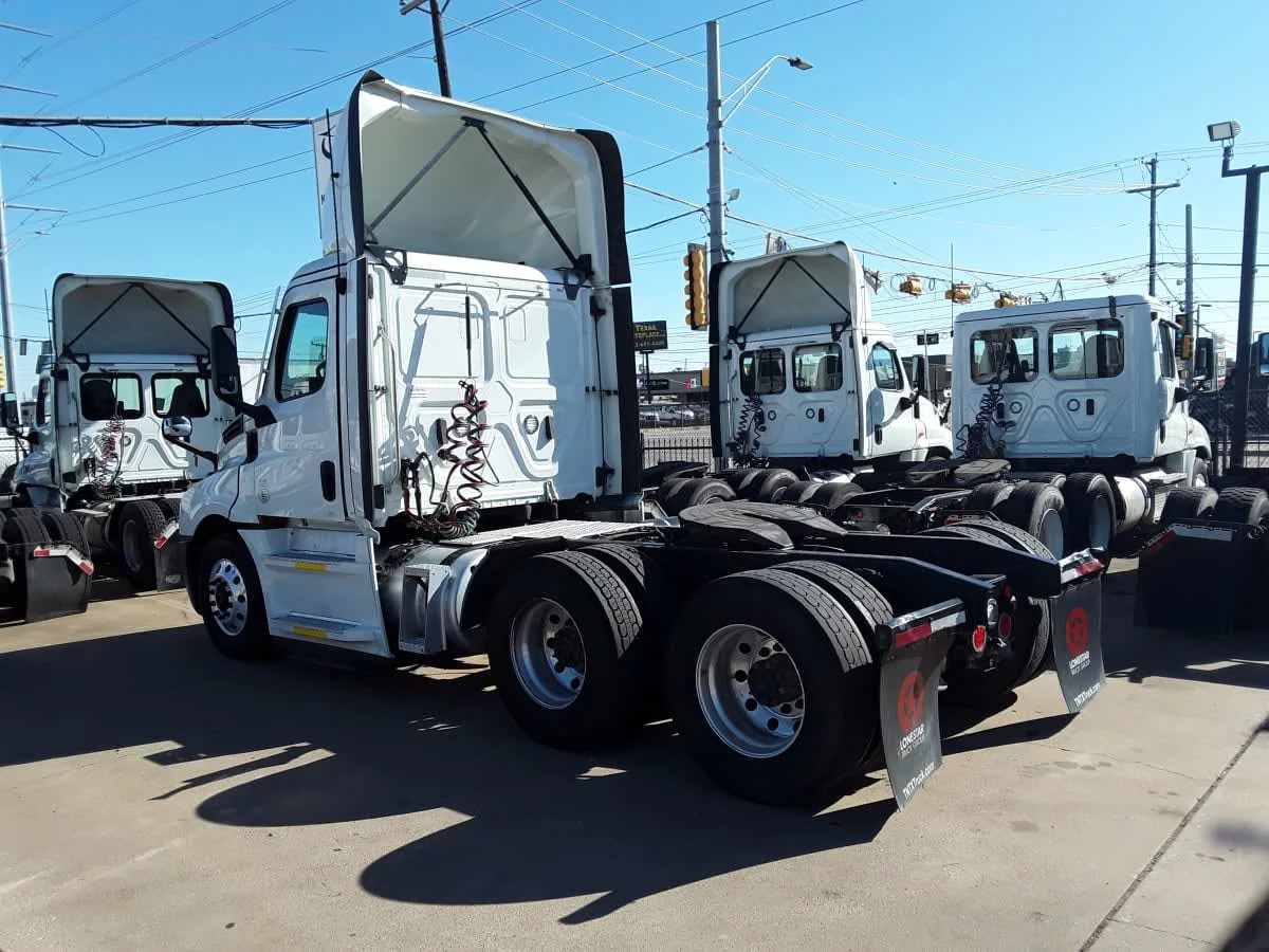 2022 Freightliner Cascadia - image 6
