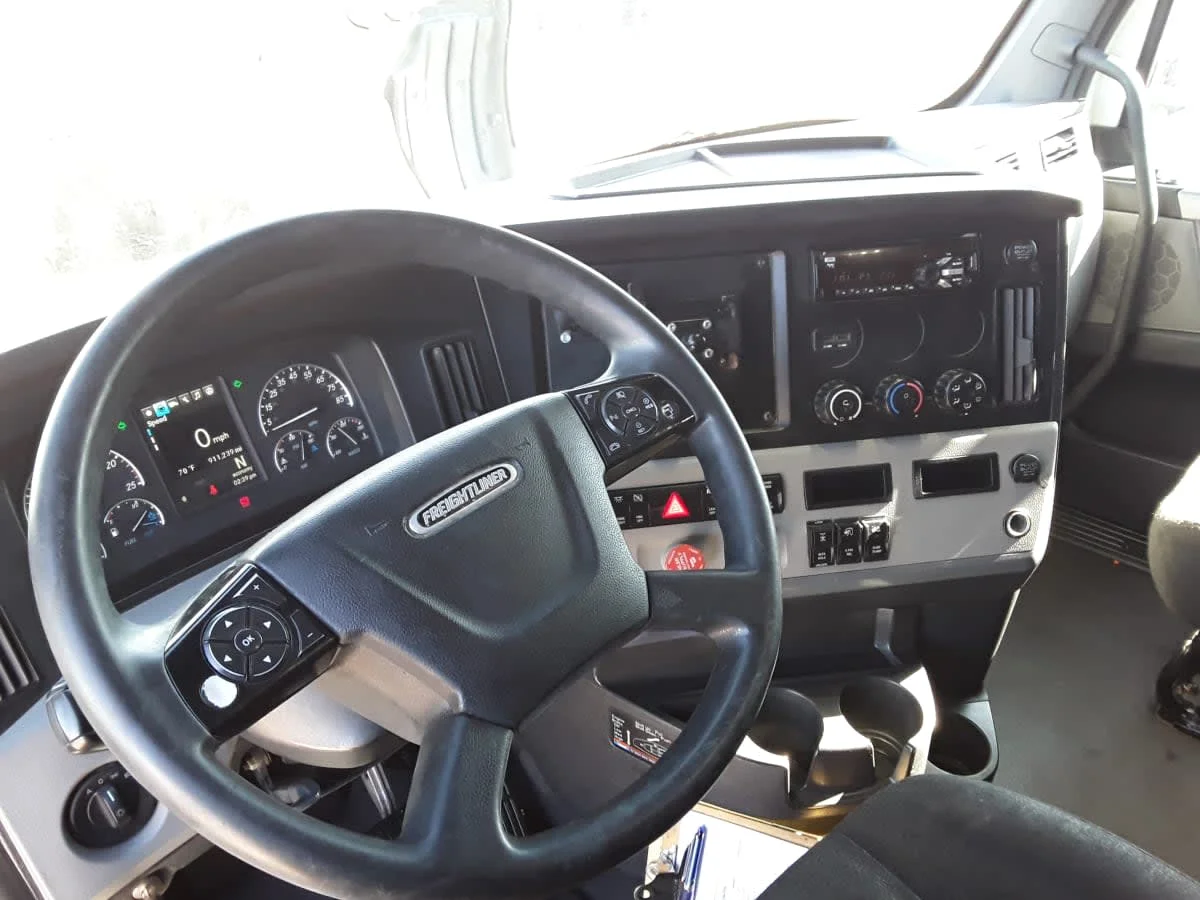 2022 Freightliner Cascadia - image 7