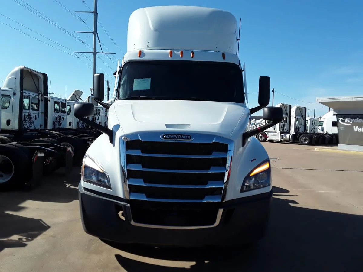 2022 Freightliner Cascadia - image 2