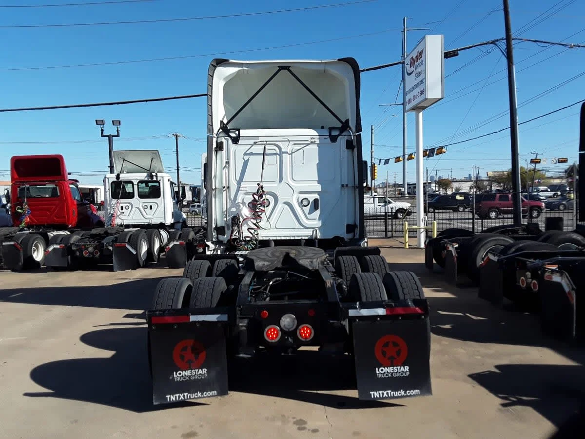 2022 Freightliner Cascadia - image 5