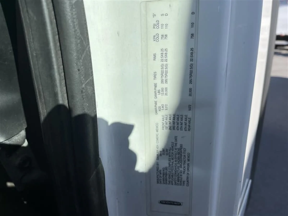 2019 Freightliner Cascadia - image 10