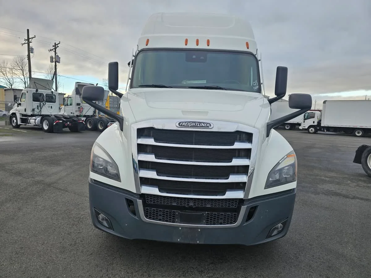2021 Freightliner Cascadia - image 2