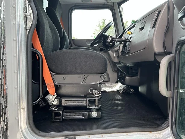 2019 Peterbilt 337 - image 10
