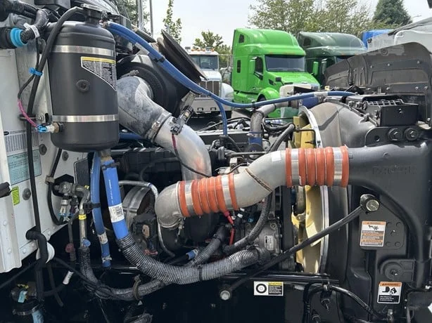 2019 Peterbilt 337 - image 18