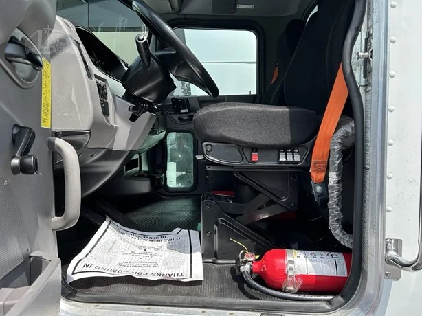 2019 Peterbilt 337 - image 13