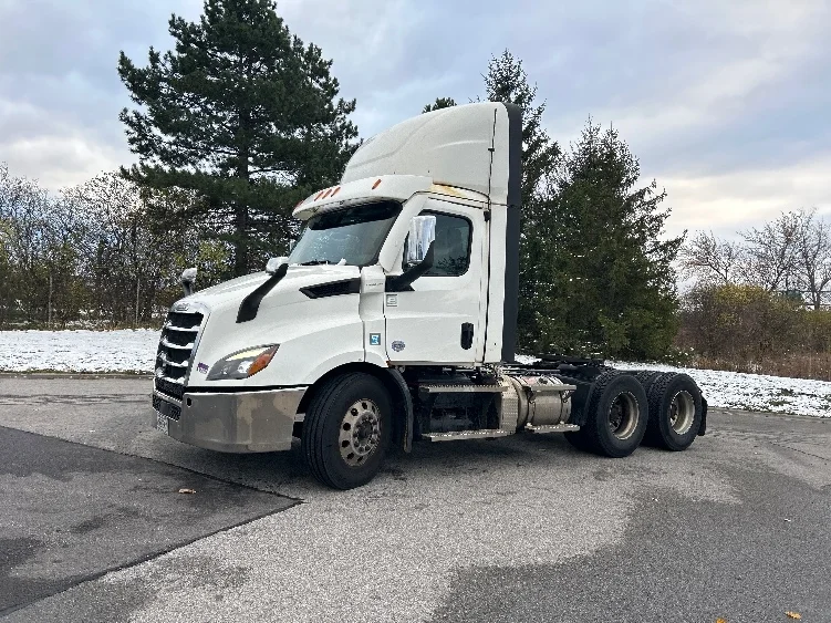 2021 Freightliner Cascadia - image 3