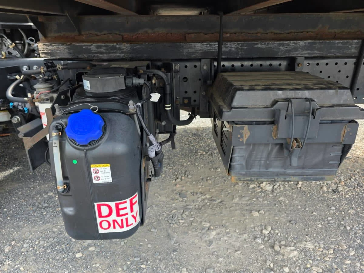 2020 Isuzu NPR - image 12