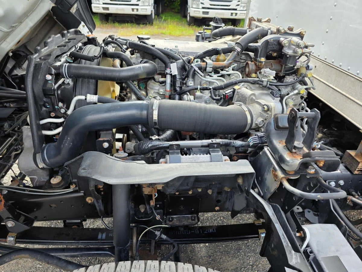 2020 Isuzu NPR - image 9