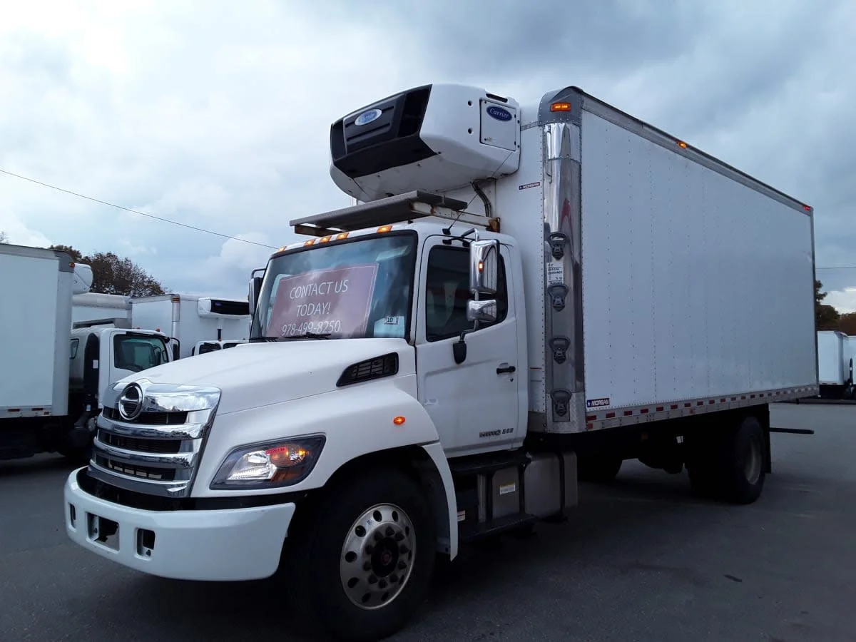 2018 Hino 268 - image 2