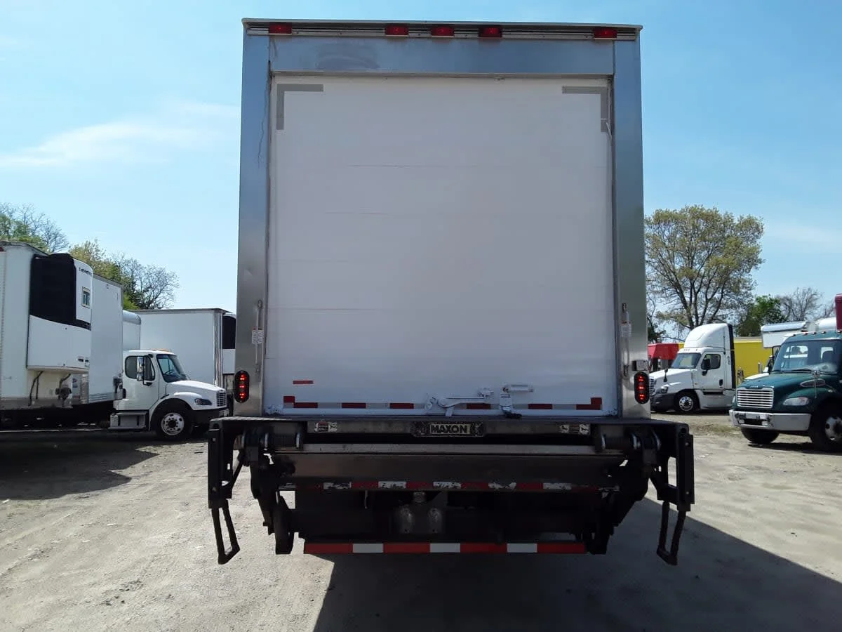 2017 International 4300 - image 5