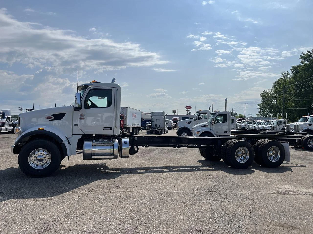 2026 Peterbilt 567 - image 2