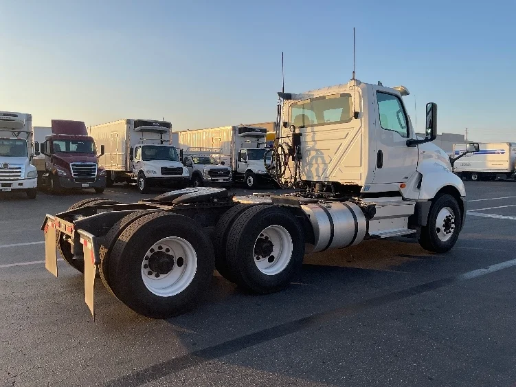 2020 International LT - image 7
