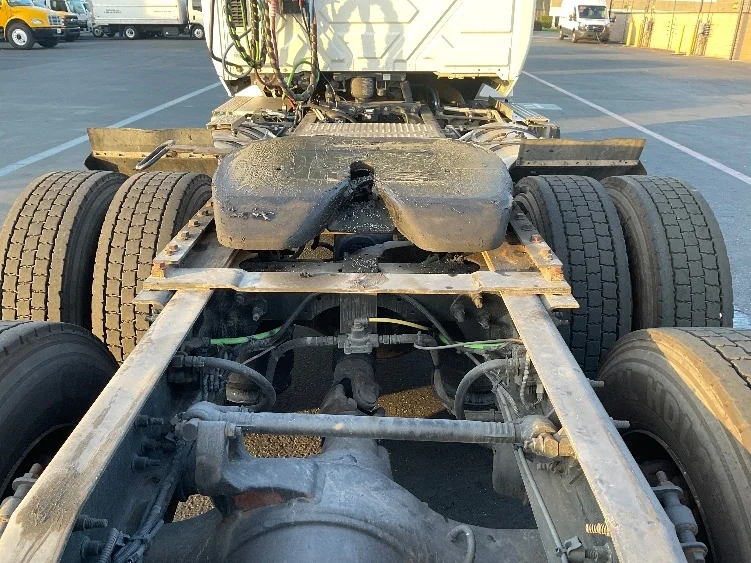 2020 International LT - image 6