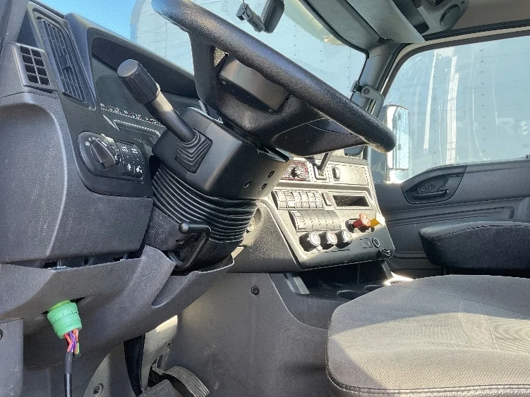 2020 International LT - image 10