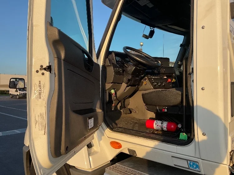 2020 International LT - image 9