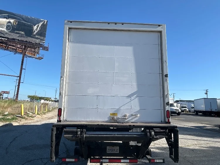 2019 Freightliner M2 106 in Torrance, CA — photo 7