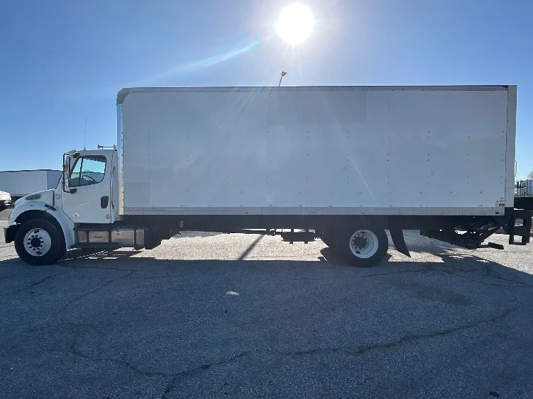 2019 Freightliner M2 106 in Torrance, CA — photo 4