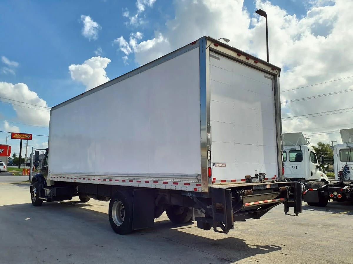 2016 Freightliner M2 106 in Miami, FL — photo 6