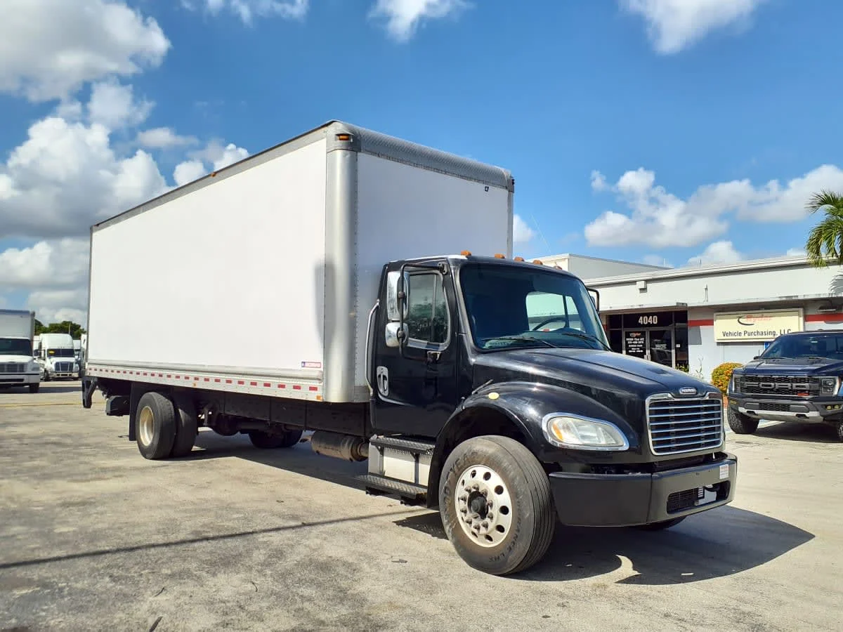 2016 Freightliner M2 106 in Miami, FL — photo 3