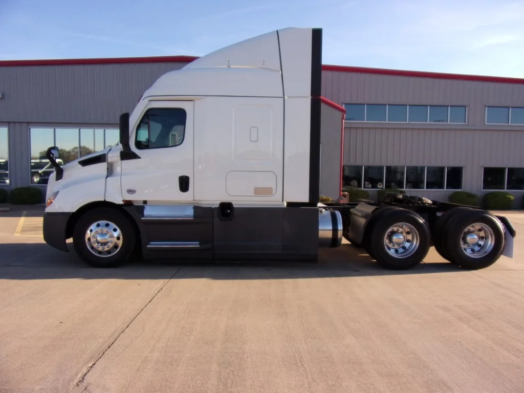 2022 Freightliner Cascadia - image 10