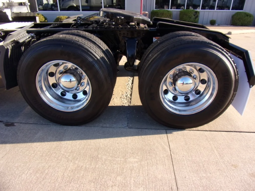 2022 Freightliner Cascadia - image 9