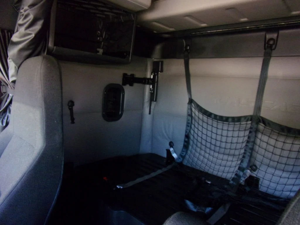 2022 Freightliner Cascadia - image 13