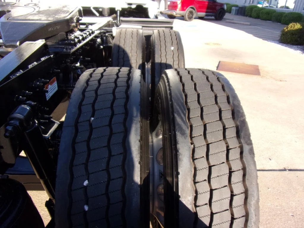 2022 Freightliner Cascadia - image 5