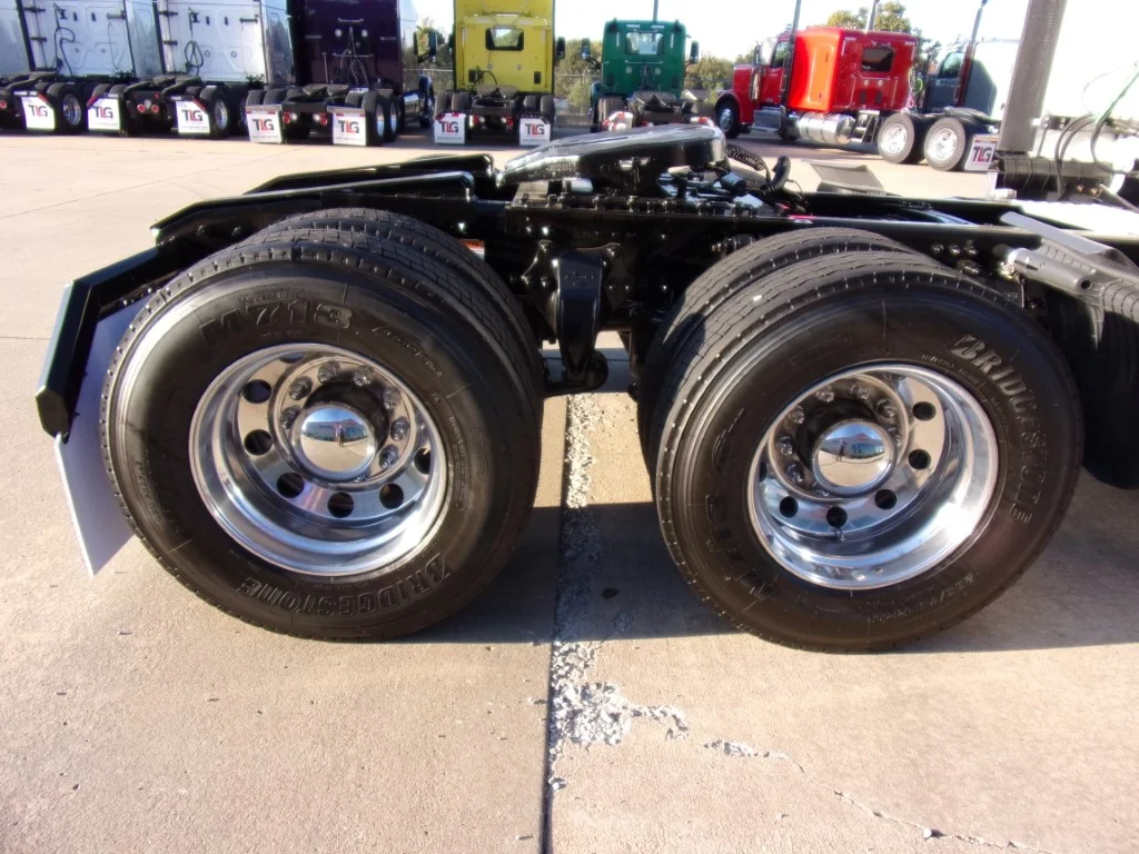 2022 Freightliner Cascadia - image 4