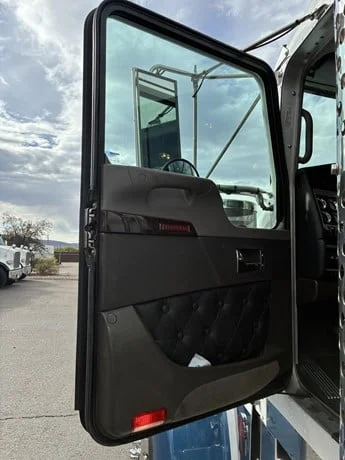 2022 Kenworth W900 - image 34