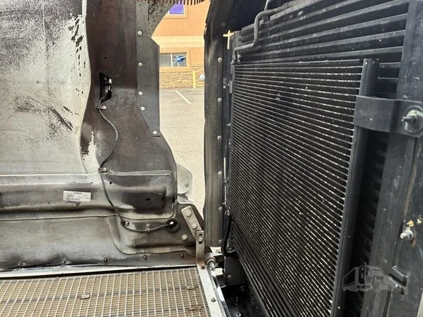 2022 Kenworth W900 - image 13