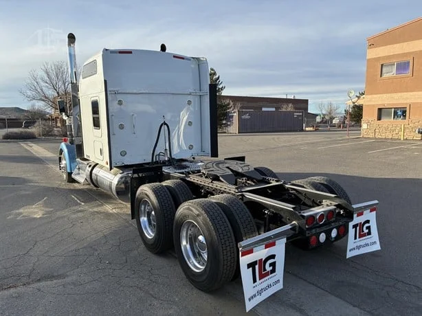 2022 Kenworth W900 - image 3