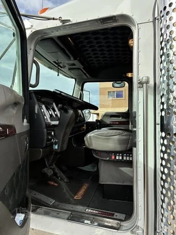2022 Kenworth W900 - image 35