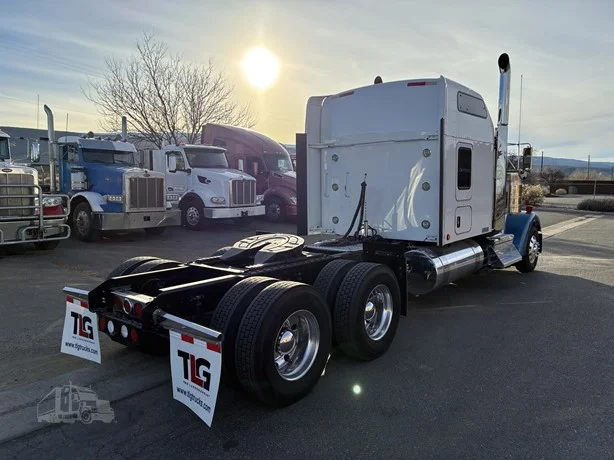 2022 Kenworth W900 - image 5