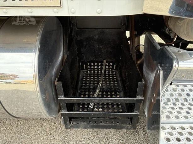 2022 Kenworth W900 - image 31