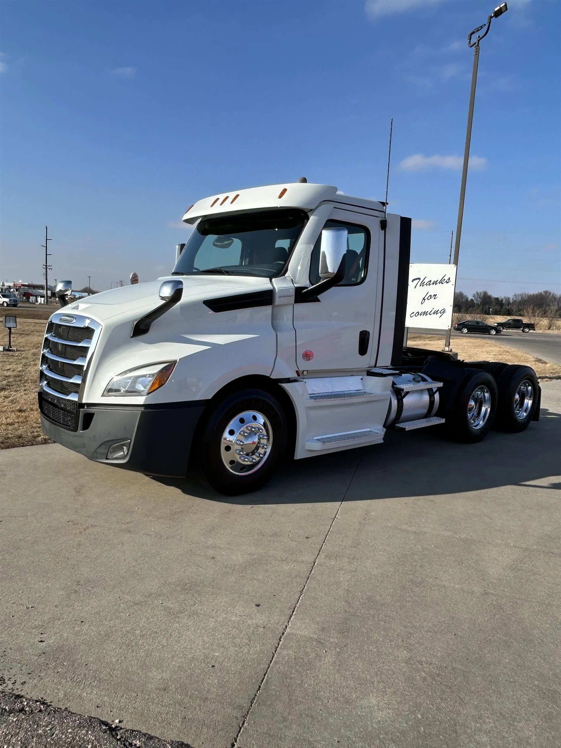 2021 Freightliner Cascadia in Inver Grove Heights, MN